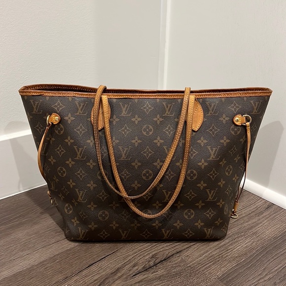 Louis Vuitton Handbags - Louis Vuitton Monogram Neverfull MM